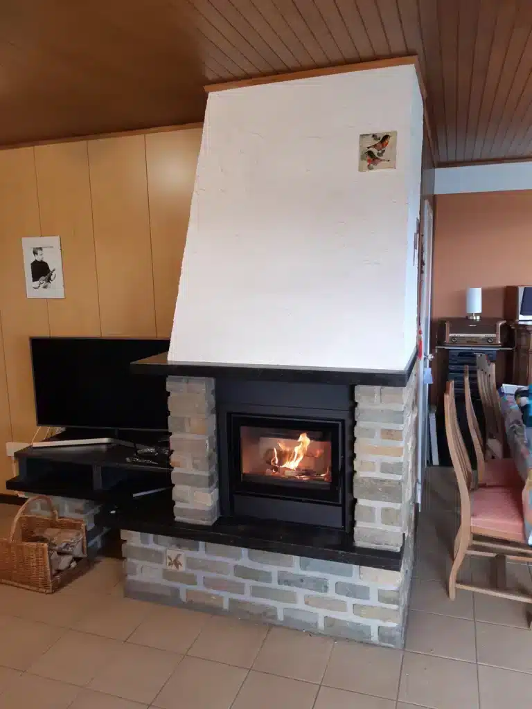 Réalisation Cheminées Liégeois : insert à bois posé chez un client