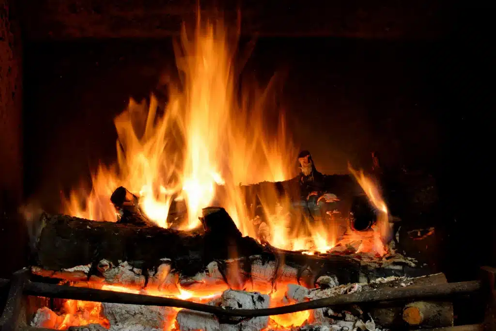 Feu dans un poêle à bois